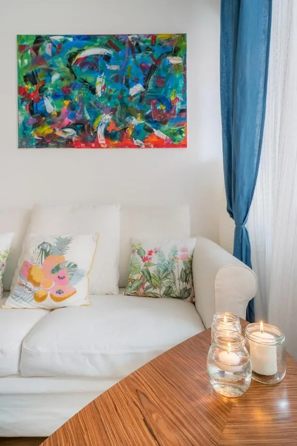Apartment White Candle Apt, Close To San Pietro, Gemelli And City Center