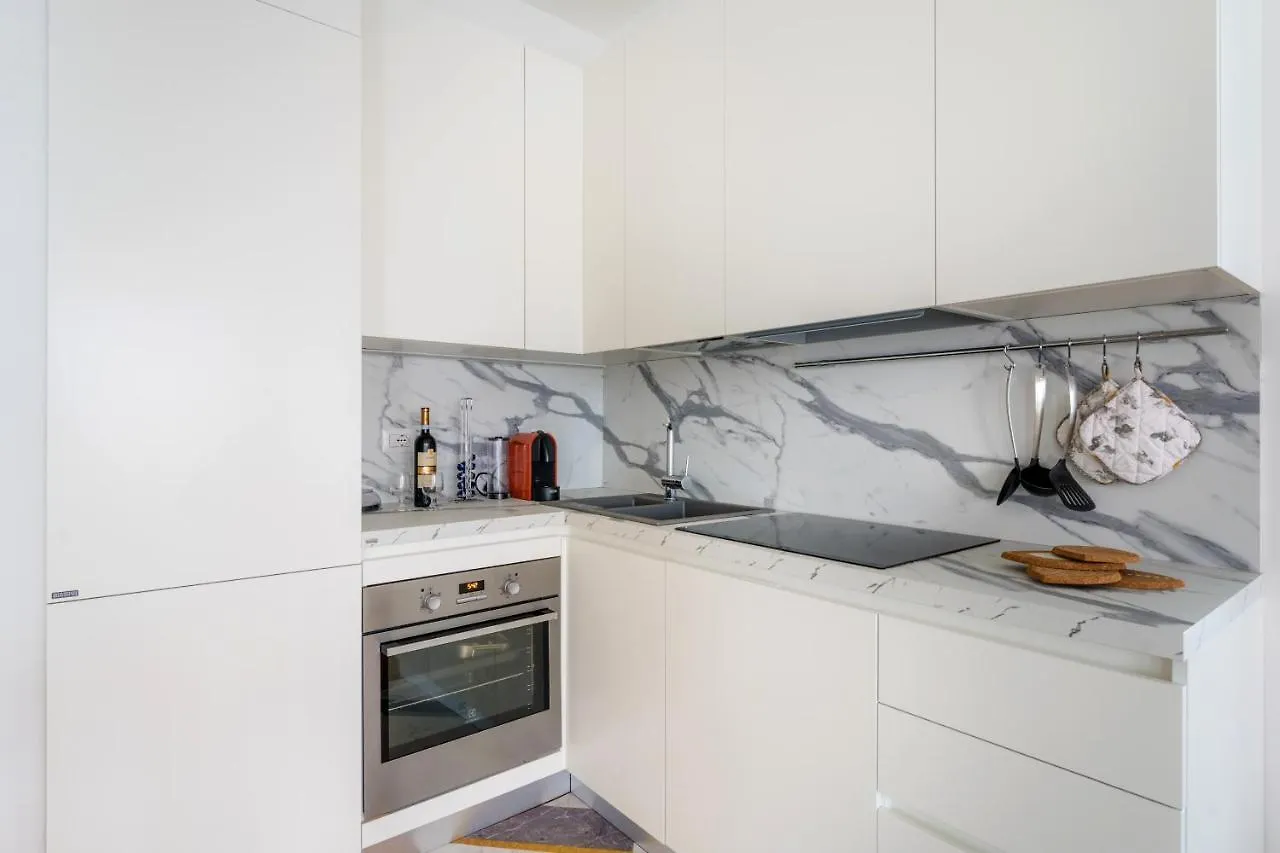 Apartment White Candle Apt, Close To San Pietro, Gemelli And City Center Italy
