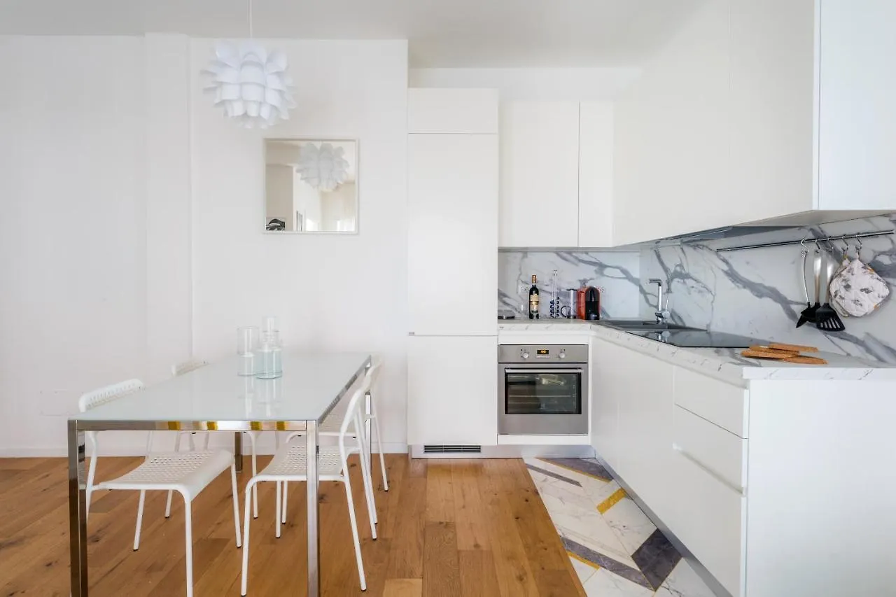 Apartment White Candle Apt, Close To San Pietro, Gemelli And City Center Italy