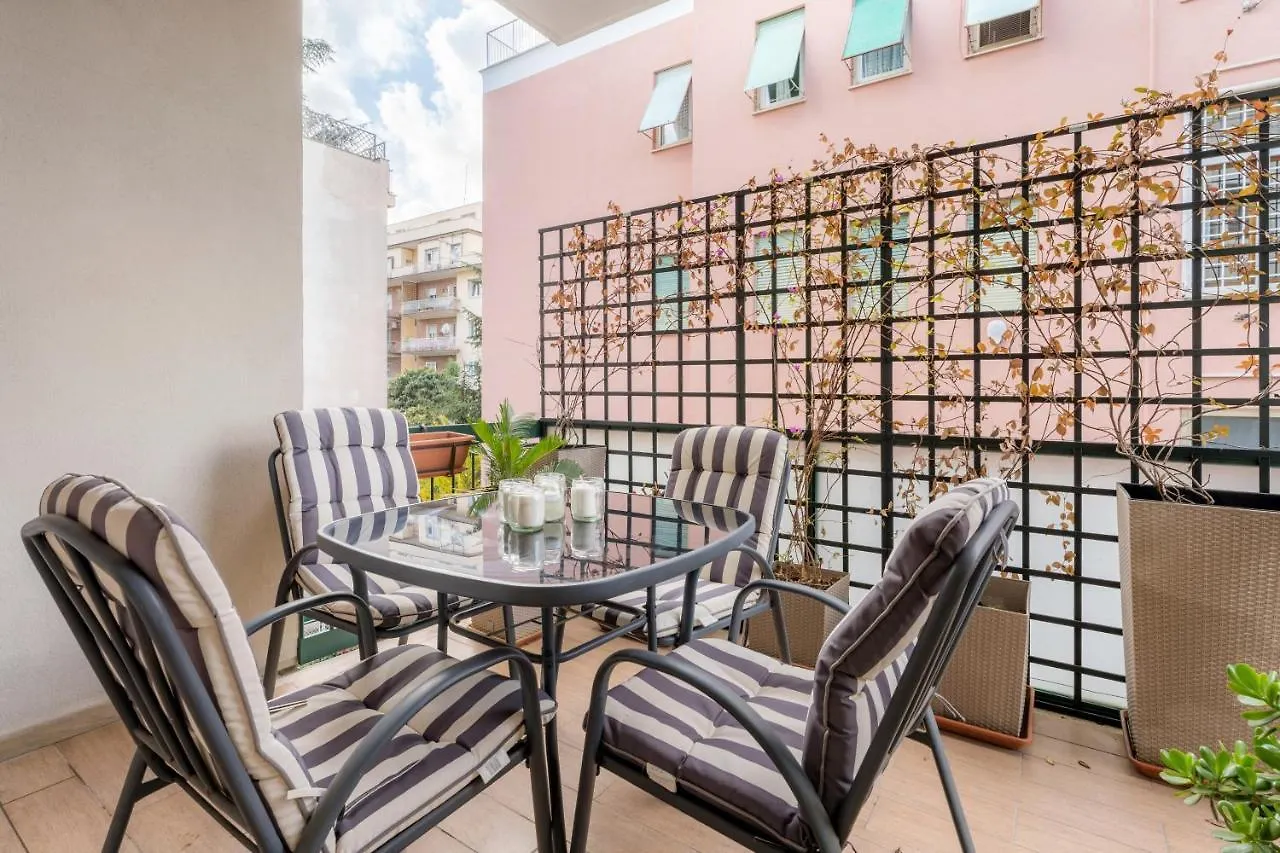 Apartment White Candle Apt, Close To San Pietro, Gemelli And City Center